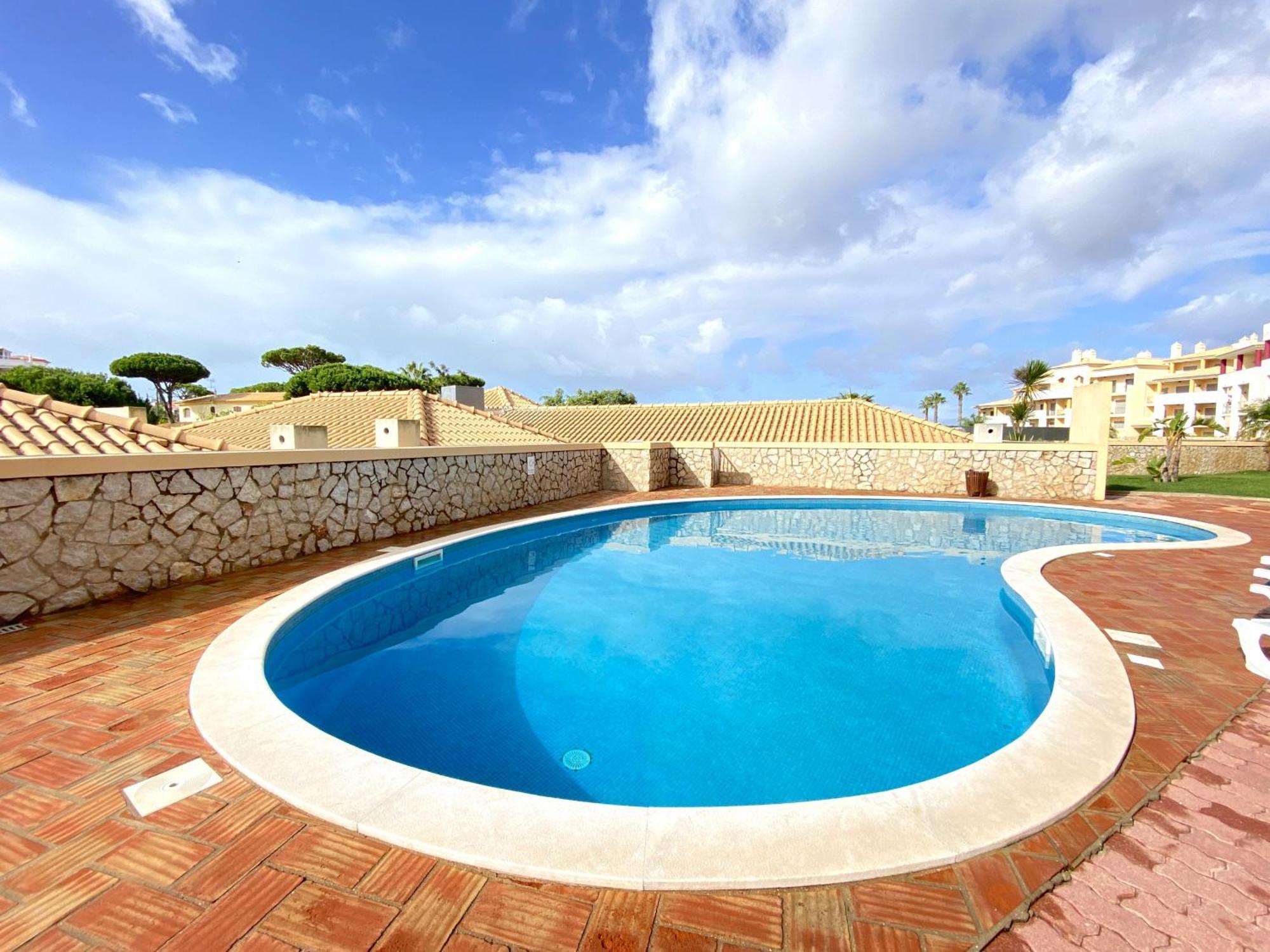 Albufeira Sunny Style With Pool By Homing Apartment Exterior foto